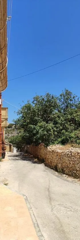 Serene Respite close to Rabat，位于Kerċem的酒店