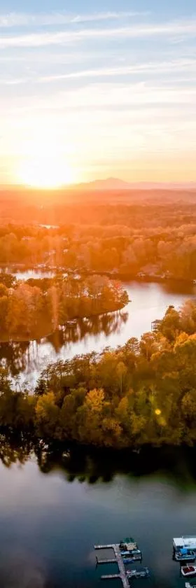 Halesford Harbour Resort - Smith Mountain Lake，位于Moneta的酒店