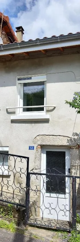 La Maison d'Aurélie 4 à 6 personnes en Auvergne à Saint Remy sur Durolle，位于Fracard的酒店