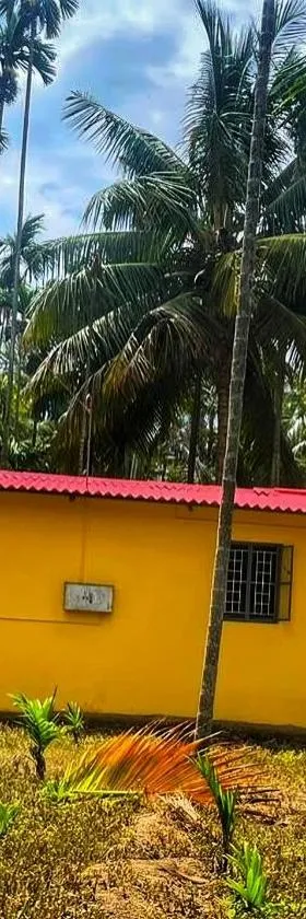 Shivalaya Farmstay Located amdist Coconut Farm with River access Near Isha,Adiyogi,Siruvani，位于Alāndurai的酒店