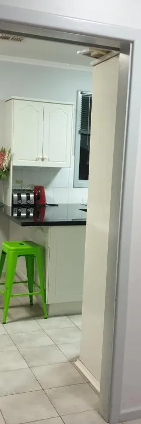 Cottage BNB near the hill，位于Teatree Gully的酒店