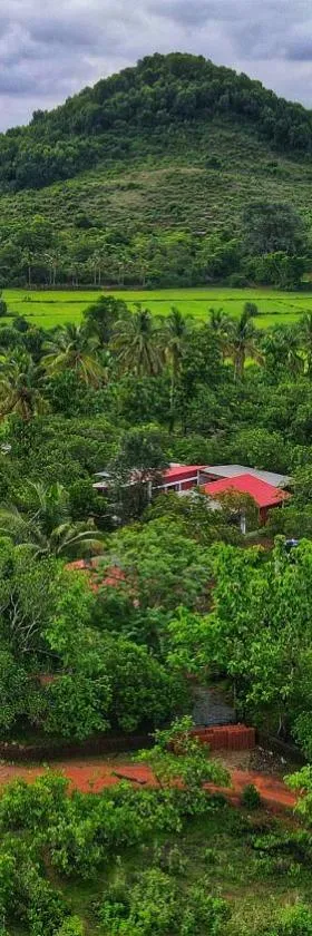 Farmhouse with Pool - Kalavady Farmstay，位于Baindūru的酒店