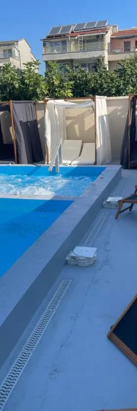 Family Hotel Malibu，位于切尔诺莫雷茨的酒店