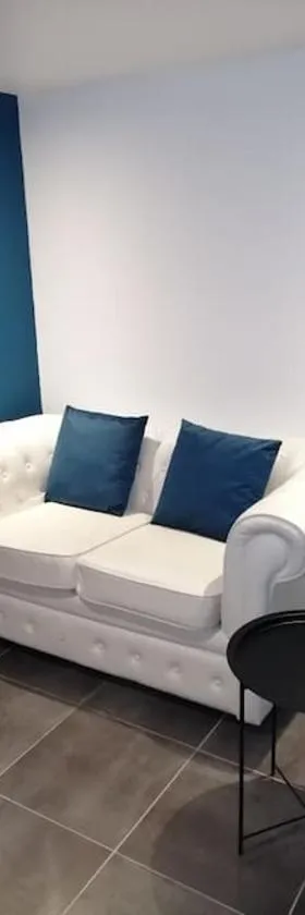 Appartement tout proche de Bourg-en-Bresse，位于Péronnas的酒店