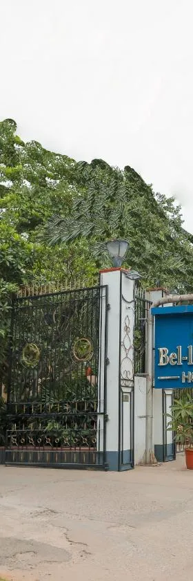 Bel-La Monde Hotel Chhattarpur South Delhi，位于Sat Bari的酒店