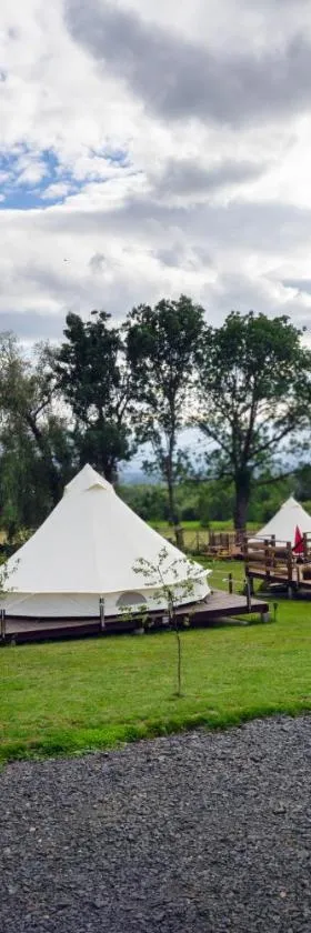 Glamping Komarno，位于耶莱尼亚古拉的酒店