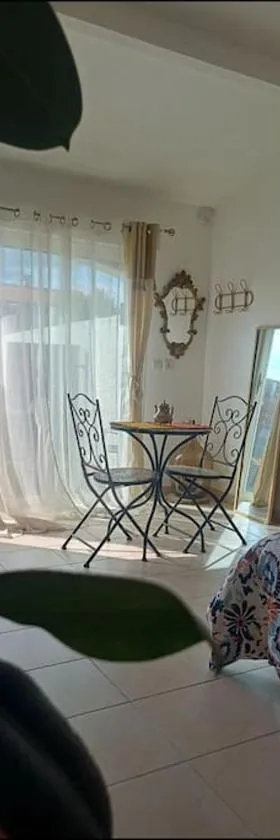 Studio mi casa es su casa，位于沃韦尔的酒店