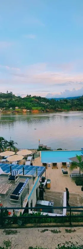 Viajero Guatapé Hostel & Lake Club，位于瓜塔佩的酒店