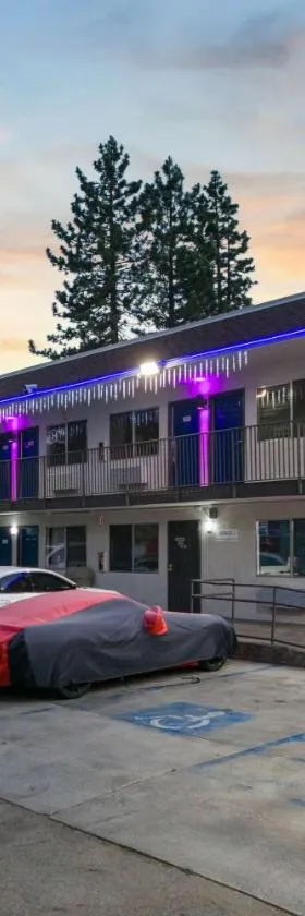 大熊6汽车旅馆，位于大熊湖的酒店