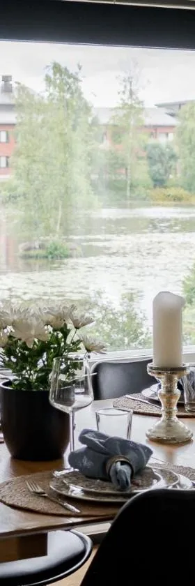Villa Gaia - Luxury villa with jacuzzi and beach close to trainstation 10 minutes from Tampere city! 1,5 hours to Helsinki，位于伦派莱的酒店