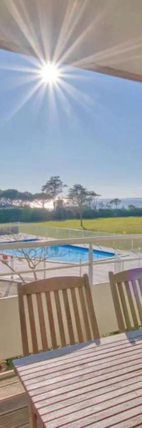 Magnifique appartement vue îles et océan-seaside-，位于沙特拉永普拉日的酒店