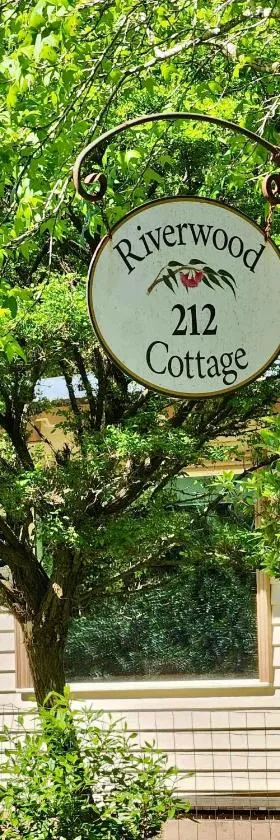 Riverwood Cottage, accessible accommodation，位于沃伯顿的酒店