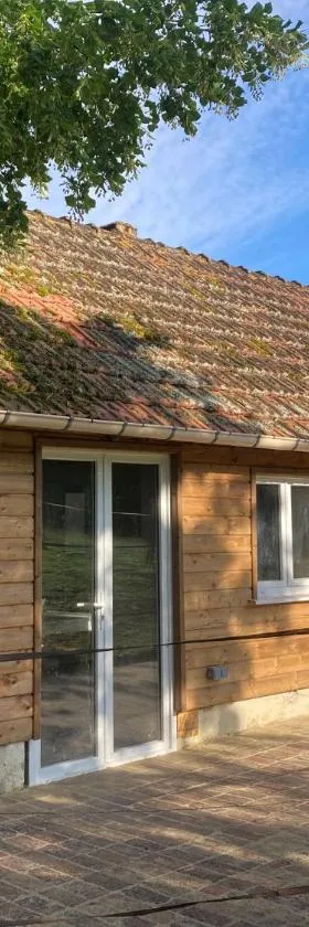 Le gîte du Domaine de la Fresnée，位于Garnetot的酒店
