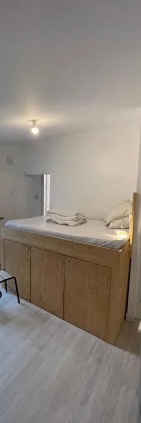 Chambre privée dans maison d’hôtes，位于瑟农的酒店