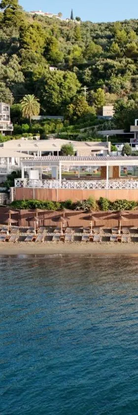 Kassandra Bay Resort, Suites & Spa，位于瓦西里亚斯的酒店