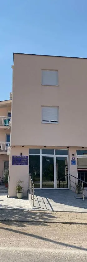 马格利卡住宿加早餐旅馆，位于默主歌耶的酒店