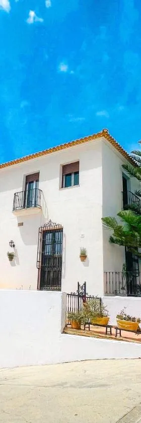 HOTEL MUSEO Lucainena，位于卢凯内纳-德拉斯托雷斯的酒店