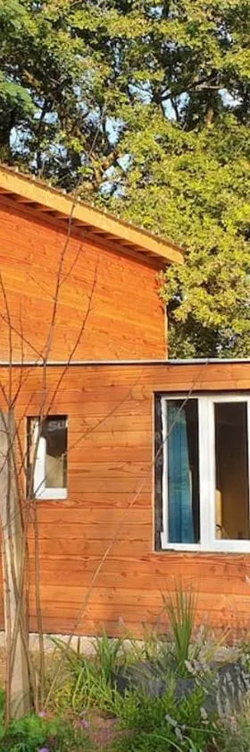 Gite de La Liambe - Maison en bois à la campagne，位于Dommartin-lès-Cuiseaux的酒店