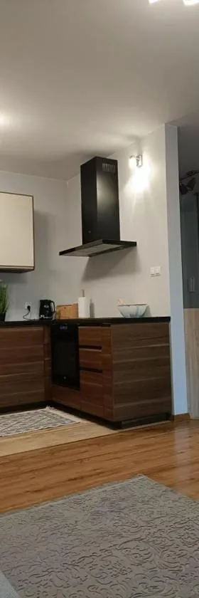 Powstańców 32，位于杰隆卡的酒店