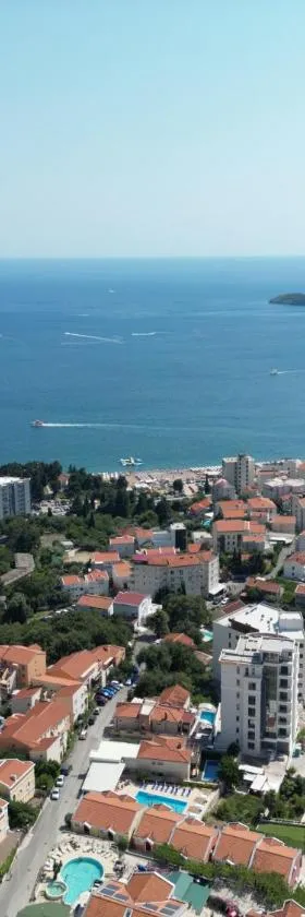 Apartmani Amra，位于Ivanovići的酒店