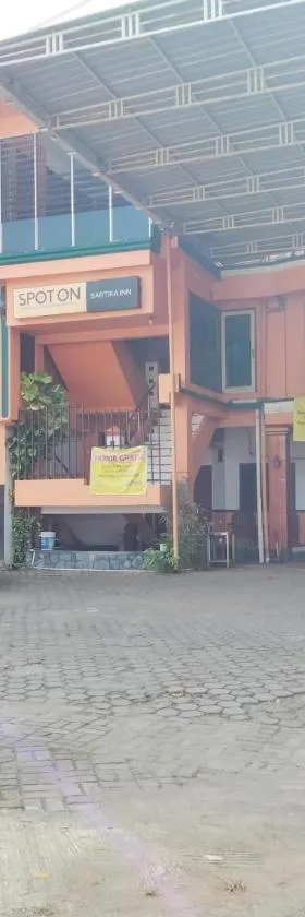 Sartika Hotel Mitra RedDoorz Pati，位于Pati的酒店