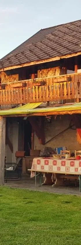 La chambre Savoyarde chez les garçons，位于Saint-Paul-sur-Yenne的酒店