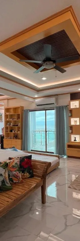 Luxury Vacation House Oceanfront in Lila, Bohol，位于Lila的酒店