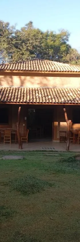 Pousada e Camping Claro Casa de Pedra de Delfinópolis -MG，位于德尔菲诺波利斯的酒店