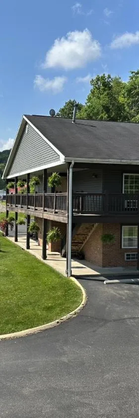 The Roscoe Boutique Motel，位于Coshocton的酒店