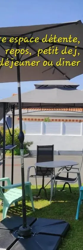 Charmant petit Studio en duplex，位于Le Fenouiller的酒店