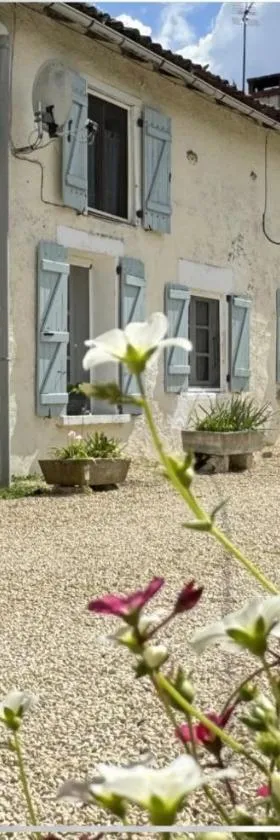 Le Jardin de Rose 24 FEUILLEBERT Romagne 86700，位于Romagne的酒店