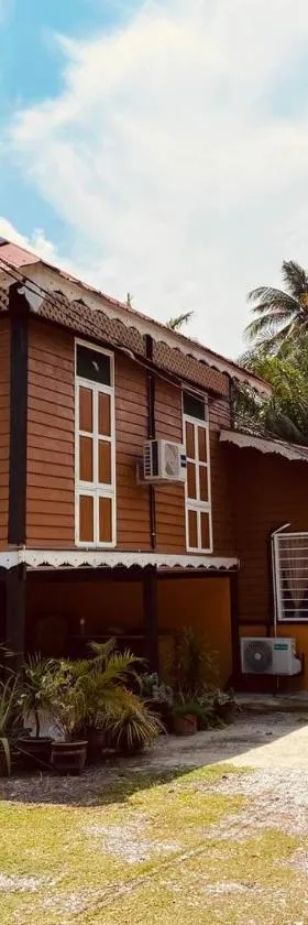 Inap Desa R'Sawit Pintu A，位于适耕庄的酒店