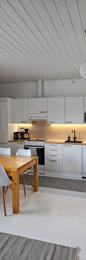 Rauhallinen asunto maalla, navetan päädyssä.，位于Muurame的酒店
