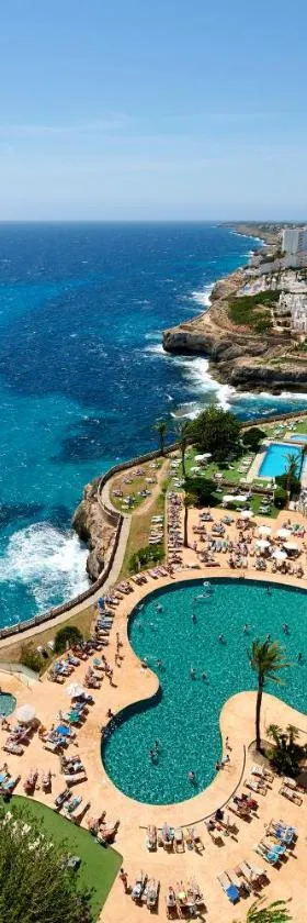 Alua Calas de Mallorca Resort，位于卡拉斯马略卡的酒店