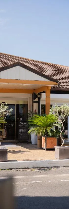 Kyriad Nîmes Ouest A9，位于尼姆的酒店