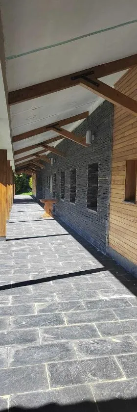KYOMU Resort Hostel，位于Velilla del Río Carrión的酒店
