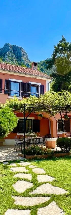 Ciborovi Dvori，位于布里比尔的酒店
