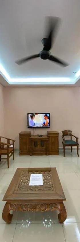 Homestay73 - Parit Raja，位于巴力拉惹的酒店
