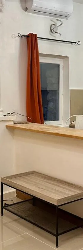 Charmant appartement au calme sur jardin，位于圣布里斯-苏福雷的酒店