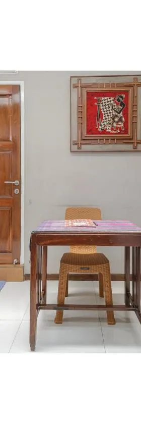 Reddoorz Syariah at House Of Melati Kepanjen，位于玛琅的酒店