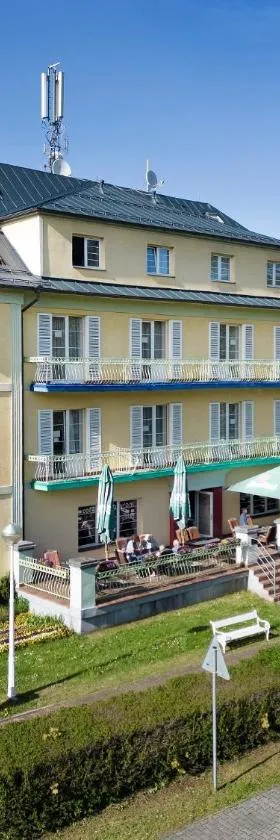 Lázeňský hotel Jirásek，位于康斯坦丁诺维拉兹内的酒店