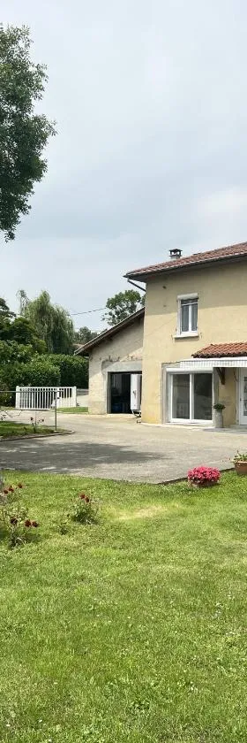 Corps de ferme à 50min de Lyon，位于Moissieu-sur-Dolon的酒店