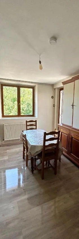 100metres du château au 116 Rue de la République vizille，位于维齐尔的酒店