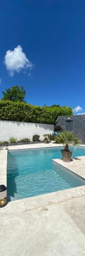 Annecy poisy Studio a 9 minutes du lac Annecy avec piscine privée，位于Poisy的酒店