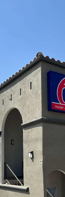 Motel 6 Lake Elsinore, CA，位于湖埃尔西诺的酒店