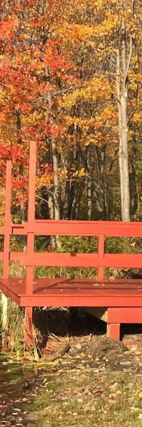 Hidden Lakefront Retreat，位于Sherburne的酒店