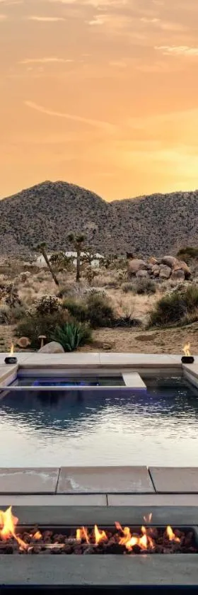 Amaru Muru - Luxury Retreat with Pool/Hot Tub/Yoga，位于约书亚树的酒店