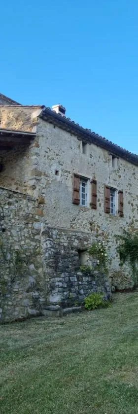 Mas XVIIIème au cœur de la Drôme provençale，位于Béconne的酒店