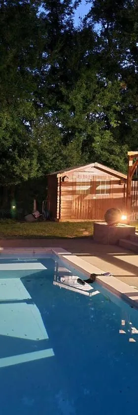 Chambres d'hôte en pleine campagne, accès piscine，位于Marcilloles的酒店
