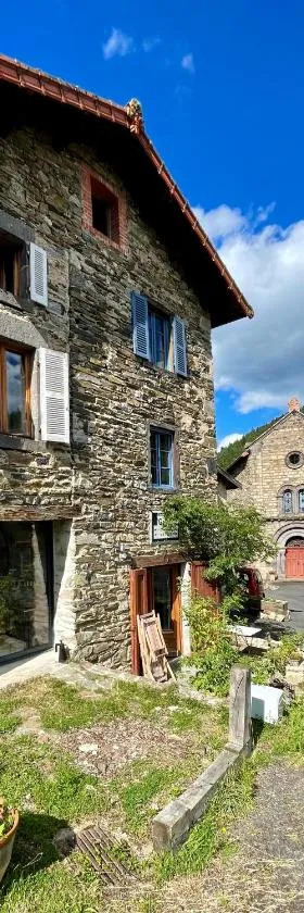 Chez la ptite famille，位于Saint-Didier-sur-Doulon的酒店